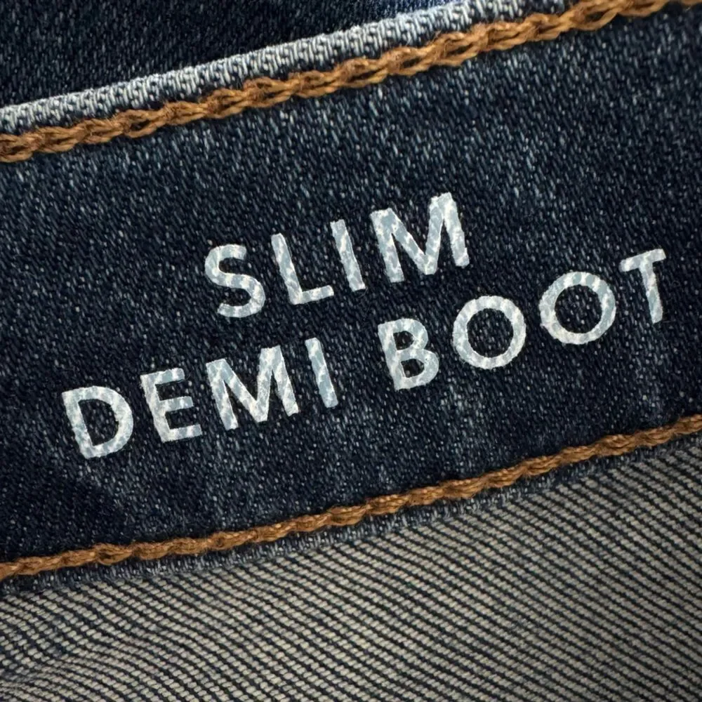NEW J. Crew High-rise slim demi-boot jean in Surf wash Size 26